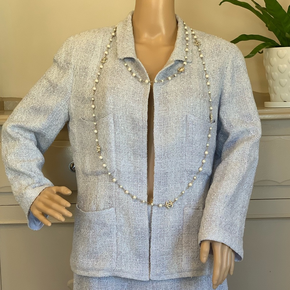 CHANEL Vintage skirt suit.